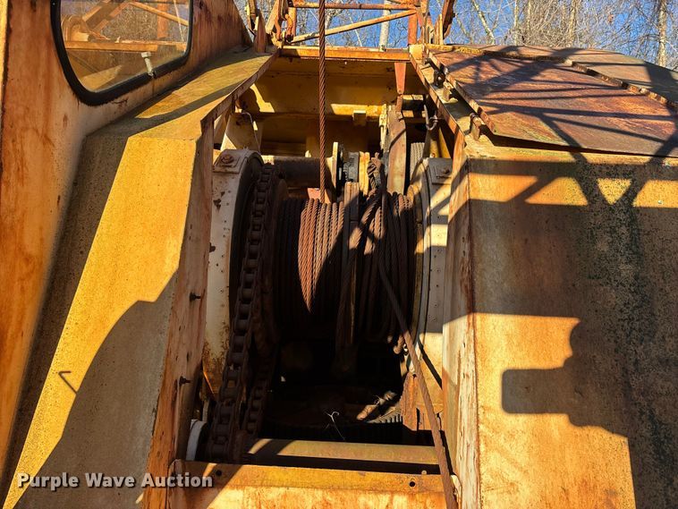 image for item DT0075 American 395 BT crane