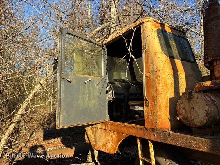 image for item DT0075 American 395 BT crane