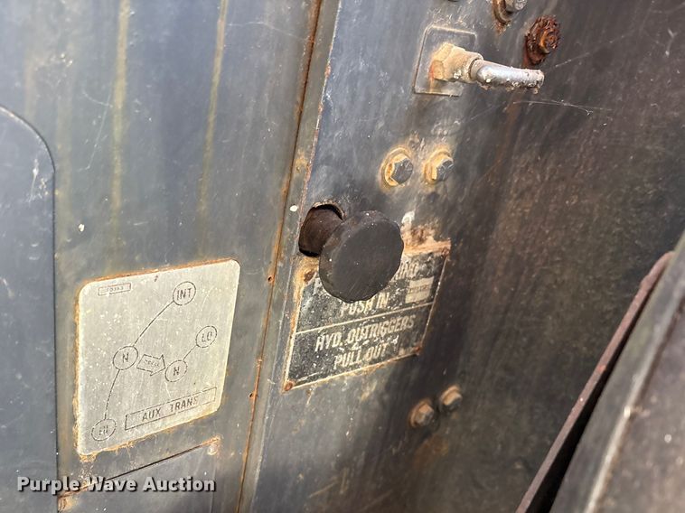 image for item DT0075 American 395 BT crane