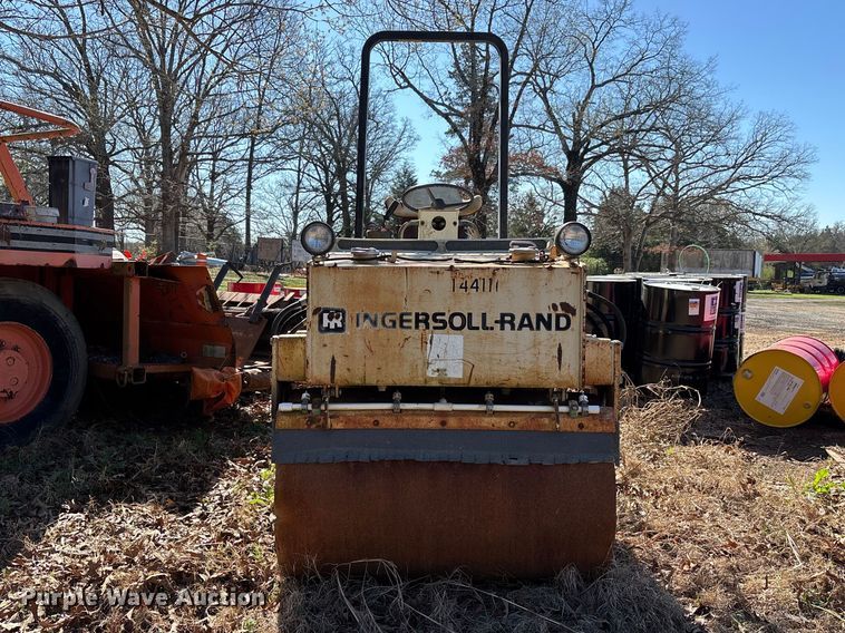 image for item DT0078 1996 Ingersoll Rand DD-24 double drum vibratory roller