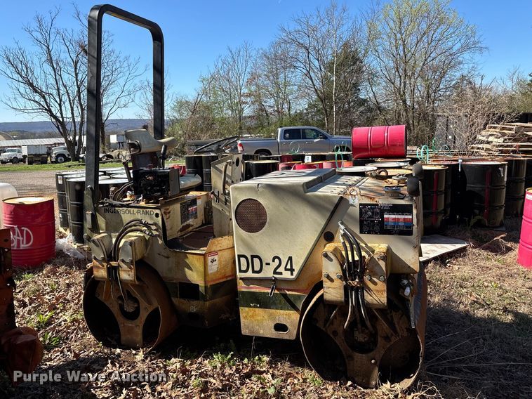 image for item DT0078 1996 Ingersoll Rand DD-24 double drum vibratory roller