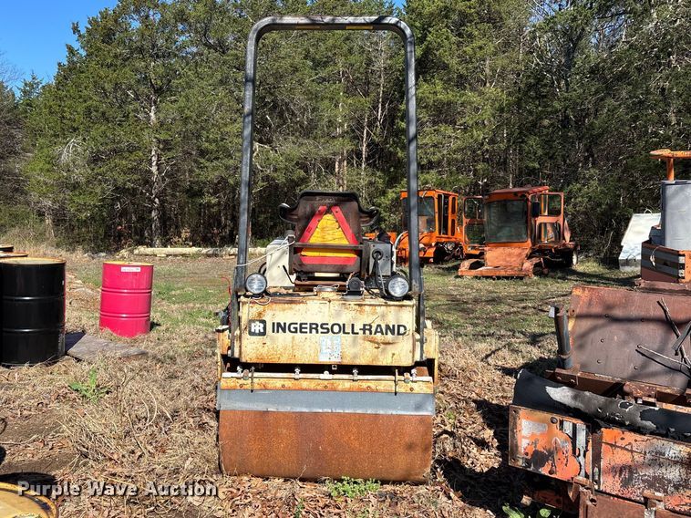 image for item DT0078 1996 Ingersoll Rand DD-24 double drum vibratory roller
