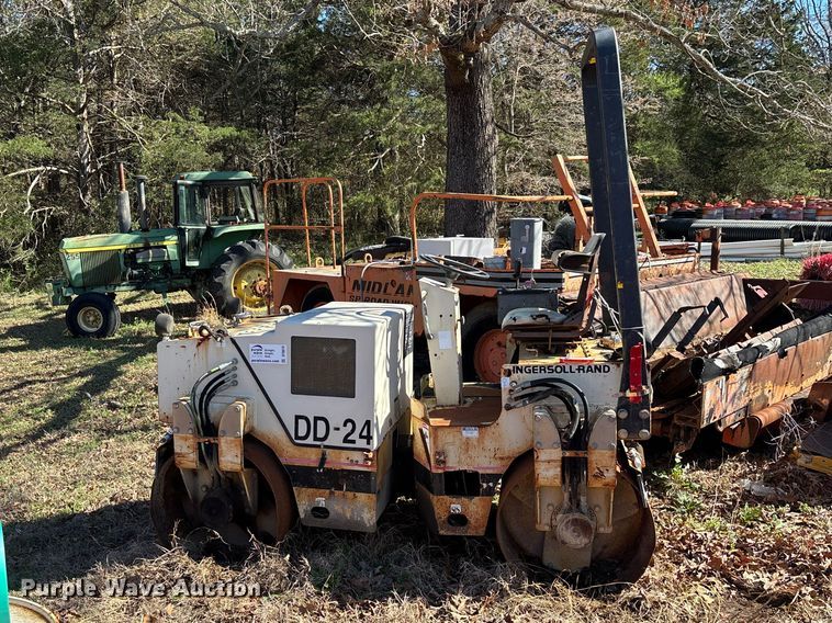 image for item DT0078 1996 Ingersoll Rand DD-24 double drum vibratory roller