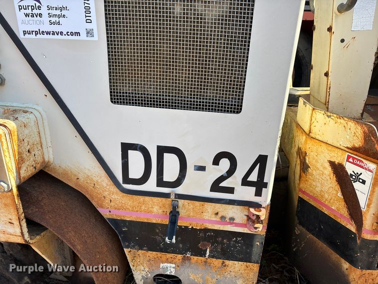 image for item DT0078 1996 Ingersoll Rand DD-24 double drum vibratory roller