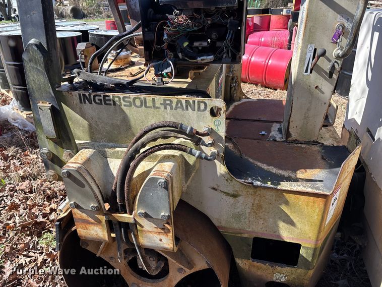 image for item DT0078 1996 Ingersoll Rand DD-24 double drum vibratory roller