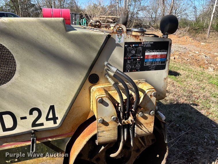 image for item DT0078 1996 Ingersoll Rand DD-24 double drum vibratory roller