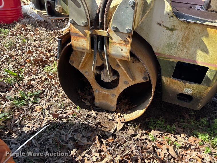 image for item DT0078 1996 Ingersoll Rand DD-24 double drum vibratory roller