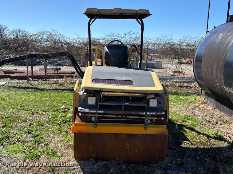 image for item DT0079 2000 Caterpillar CB-334D double drum vibratory roller