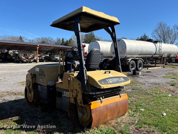 image for item DT0079 2000 Caterpillar CB-334D double drum vibratory roller