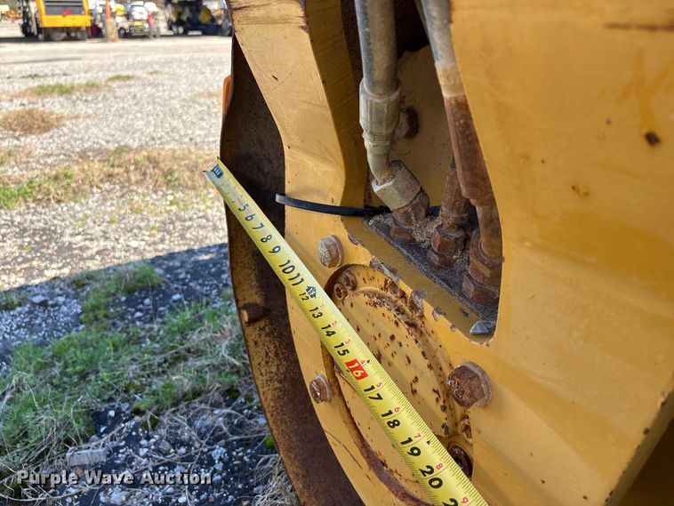 image for item DT0079 2000 Caterpillar CB-334D double drum vibratory roller