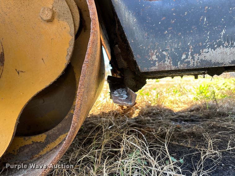 image for item DT0079 2000 Caterpillar CB-334D double drum vibratory roller