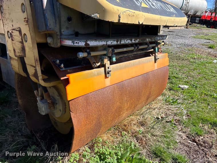 image for item DT0079 2000 Caterpillar CB-334D double drum vibratory roller