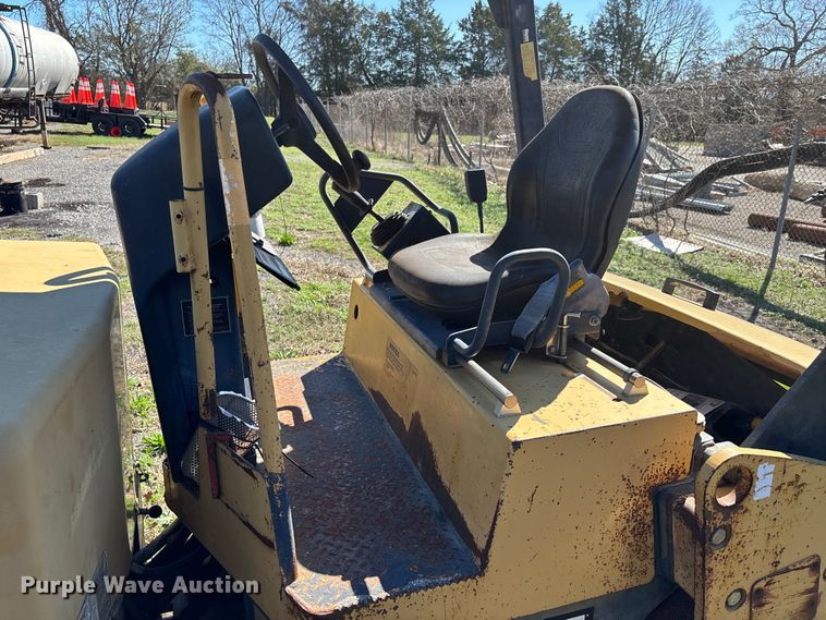 image for item DT0079 2000 Caterpillar CB-334D double drum vibratory roller