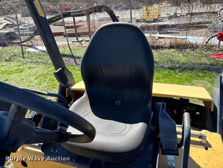 image for item DT0079 2000 Caterpillar CB-334D double drum vibratory roller