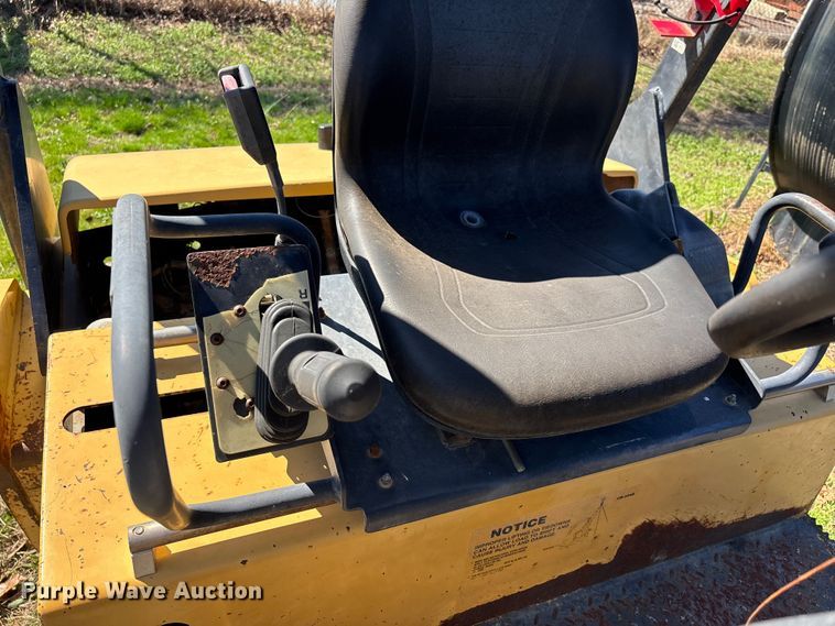 image for item DT0079 2000 Caterpillar CB-334D double drum vibratory roller