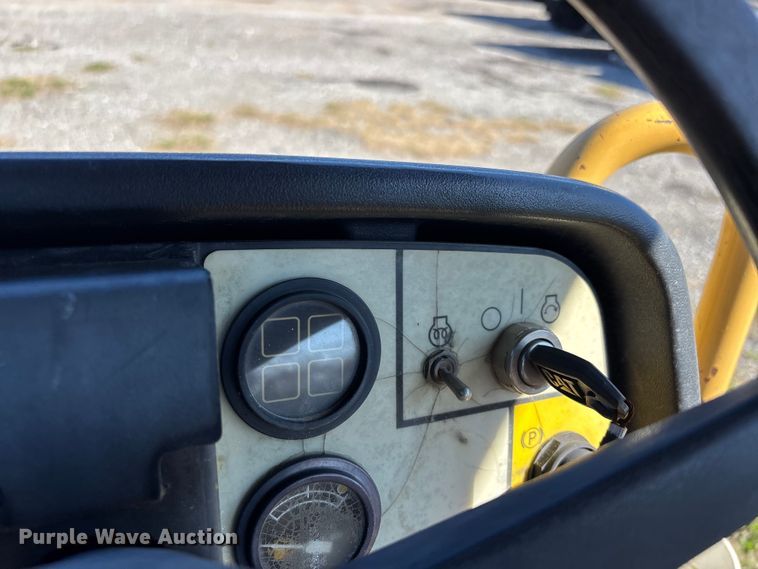 image for item DT0079 2000 Caterpillar CB-334D double drum vibratory roller