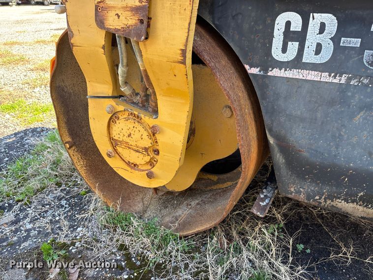 image for item DT0079 2000 Caterpillar CB-334D double drum vibratory roller