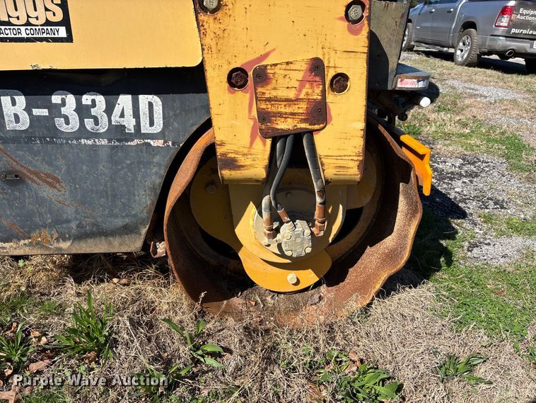 image for item DT0079 2000 Caterpillar CB-334D double drum vibratory roller
