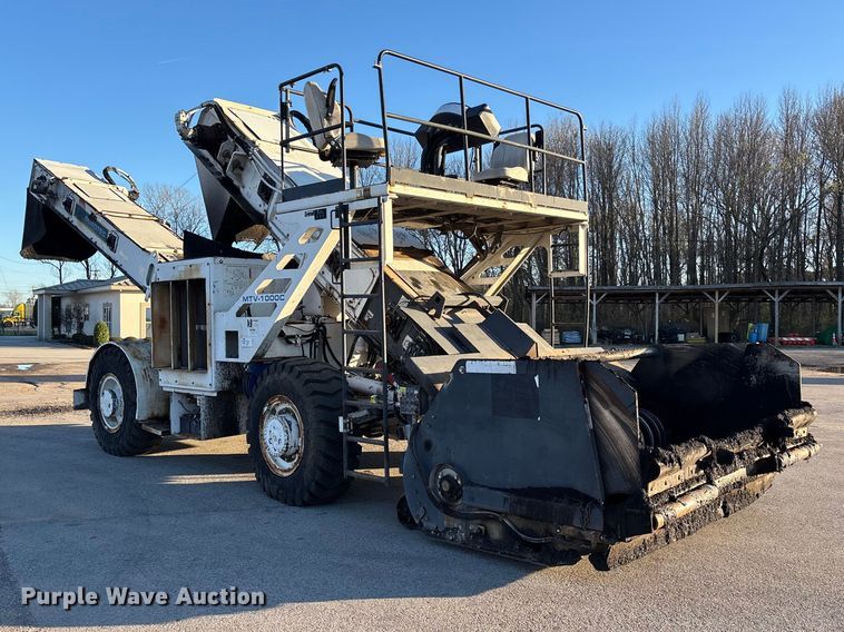 image for item DT0084 2006 Roadtec MTV-1000C material transfer vehicle