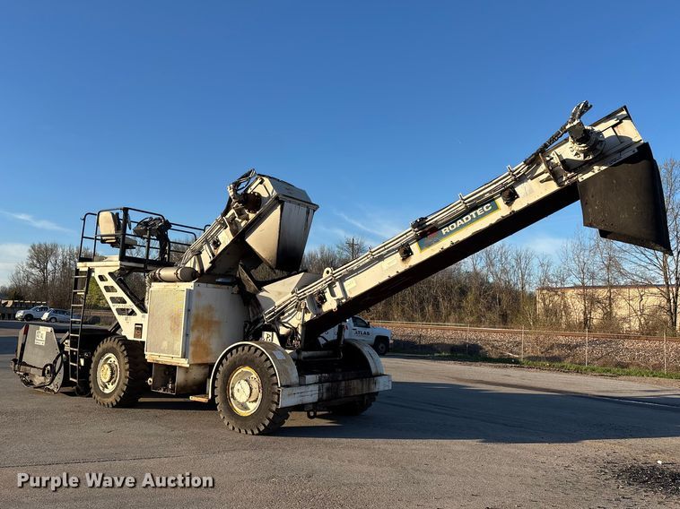 image for item DT0084 2006 Roadtec MTV-1000C material transfer vehicle