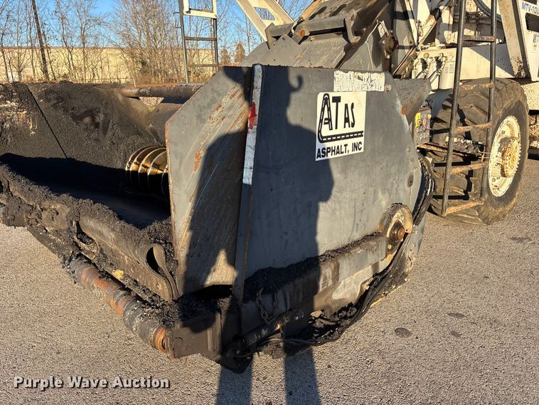 image for item DT0084 2006 Roadtec MTV-1000C material transfer vehicle