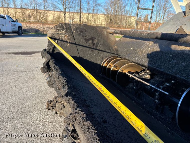 image for item DT0084 2006 Roadtec MTV-1000C material transfer vehicle