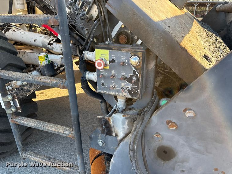 image for item DT0084 2006 Roadtec MTV-1000C material transfer vehicle