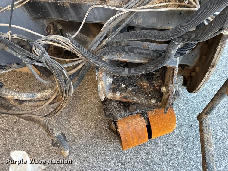 image for item DT0084 2006 Roadtec MTV-1000C material transfer vehicle