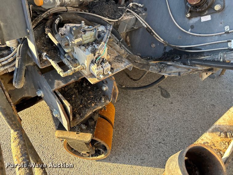 image for item DT0084 2006 Roadtec MTV-1000C material transfer vehicle