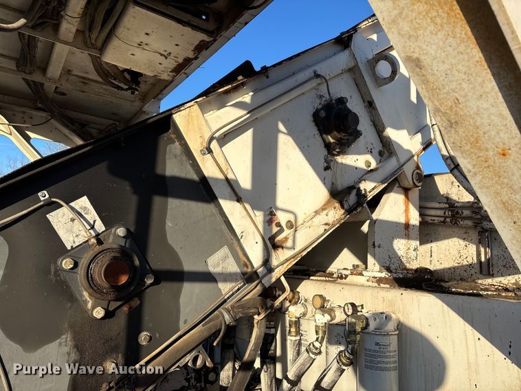 image for item DT0084 2006 Roadtec MTV-1000C material transfer vehicle