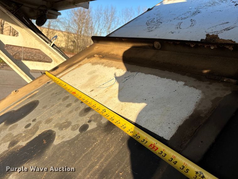 image for item DT0084 2006 Roadtec MTV-1000C material transfer vehicle