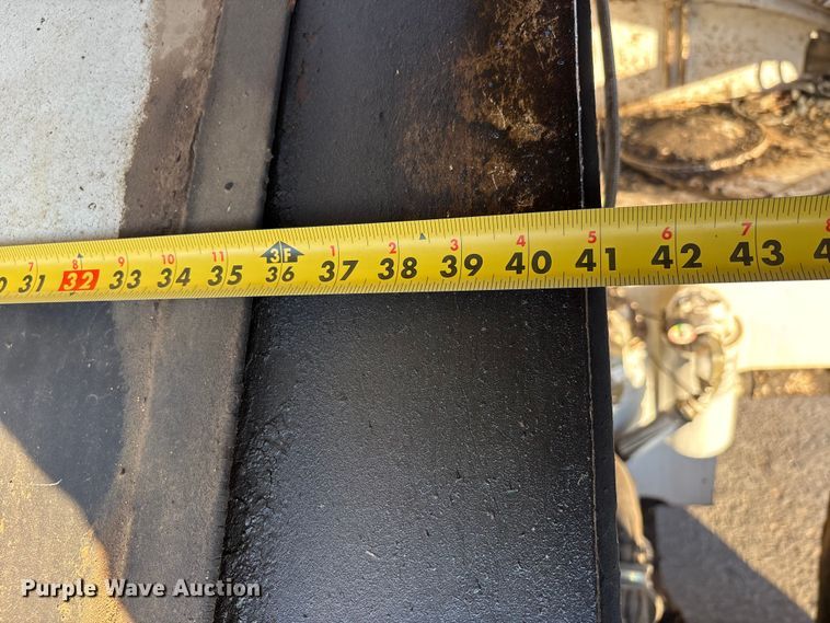 image for item DT0084 2006 Roadtec MTV-1000C material transfer vehicle