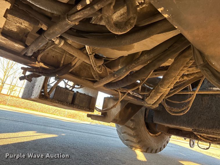 image for item DT0084 2006 Roadtec MTV-1000C material transfer vehicle