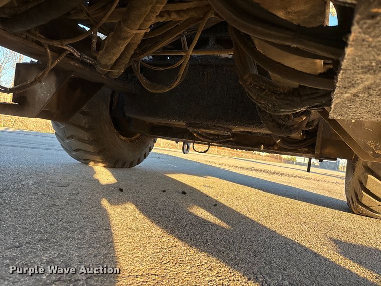 image for item DT0084 2006 Roadtec MTV-1000C material transfer vehicle