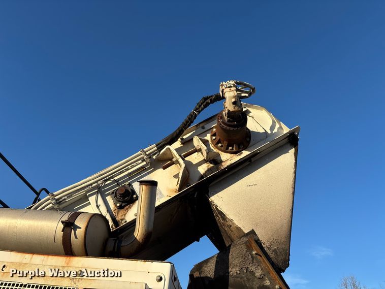 image for item DT0084 2006 Roadtec MTV-1000C material transfer vehicle