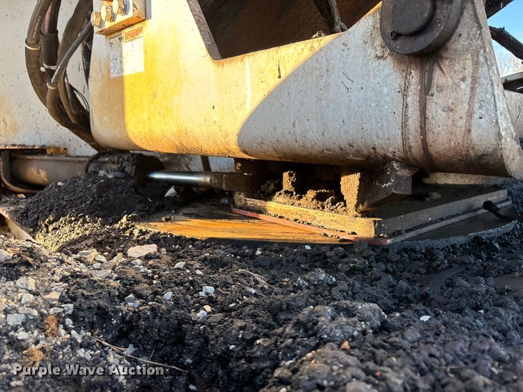 image for item DT0084 2006 Roadtec MTV-1000C material transfer vehicle