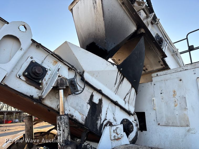 image for item DT0084 2006 Roadtec MTV-1000C material transfer vehicle