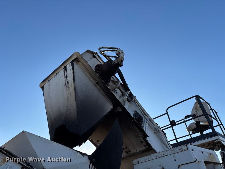 image for item DT0084 2006 Roadtec MTV-1000C material transfer vehicle