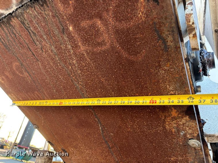 image for item DT0084 2006 Roadtec MTV-1000C material transfer vehicle