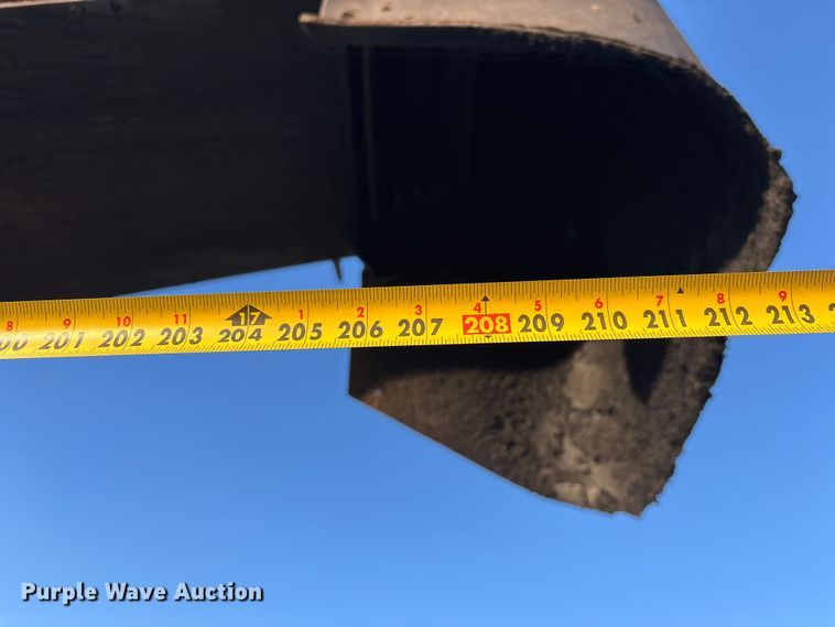 image for item DT0084 2006 Roadtec MTV-1000C material transfer vehicle