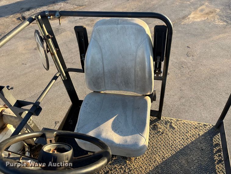 image for item DT0084 2006 Roadtec MTV-1000C material transfer vehicle