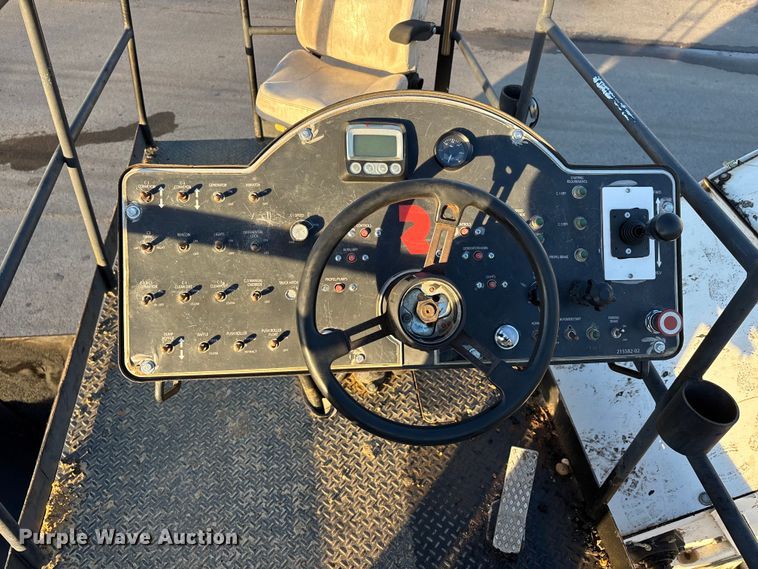 image for item DT0084 2006 Roadtec MTV-1000C material transfer vehicle