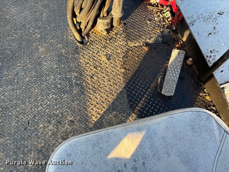 image for item DT0084 2006 Roadtec MTV-1000C material transfer vehicle