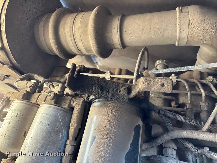 image for item DT0084 2006 Roadtec MTV-1000C material transfer vehicle