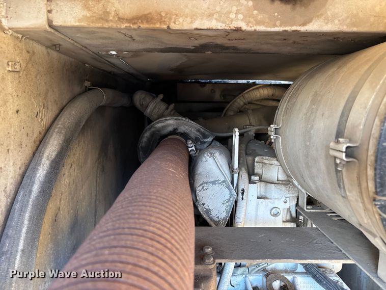 image for item DT0084 2006 Roadtec MTV-1000C material transfer vehicle