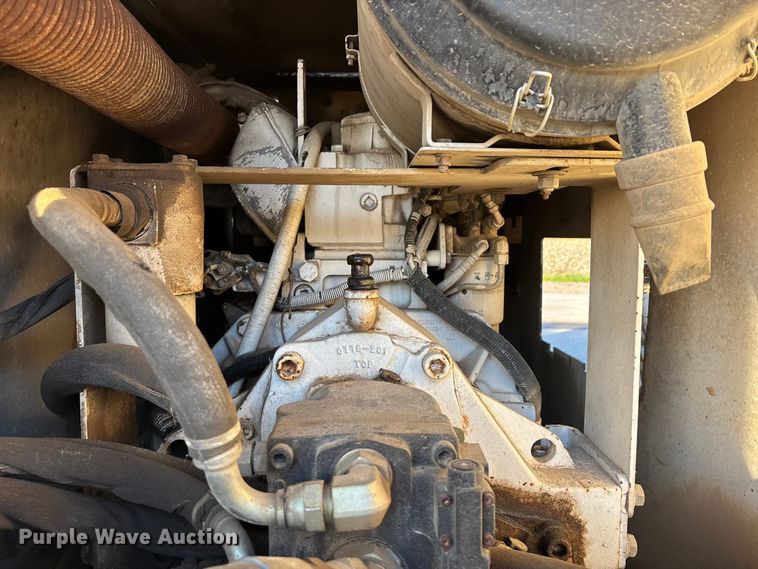 image for item DT0084 2006 Roadtec MTV-1000C material transfer vehicle