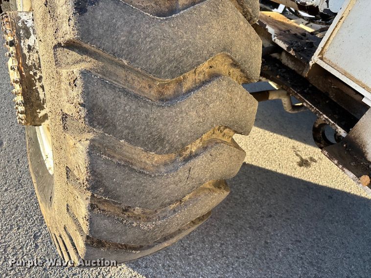 image for item DT0084 2006 Roadtec MTV-1000C material transfer vehicle