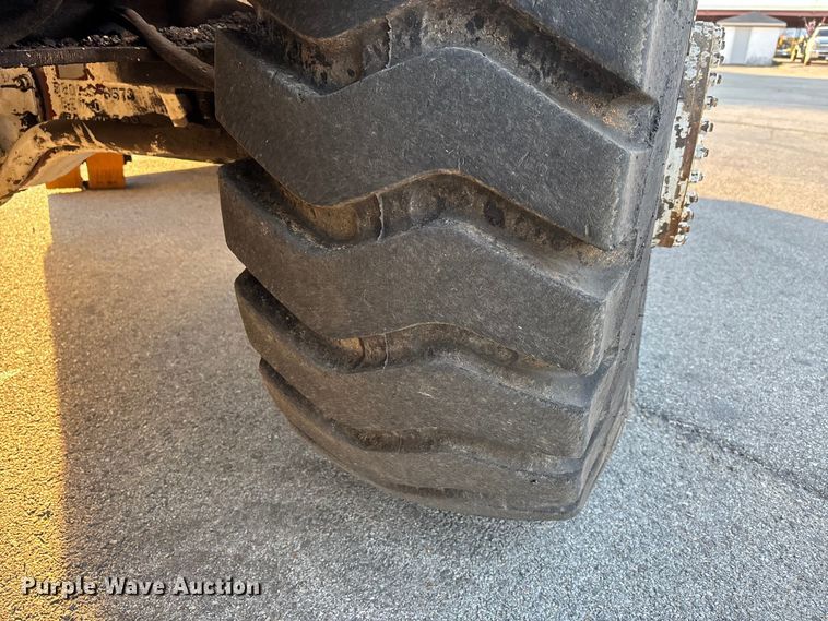 image for item DT0084 2006 Roadtec MTV-1000C material transfer vehicle