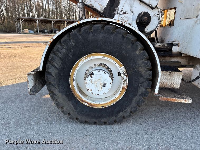 image for item DT0084 2006 Roadtec MTV-1000C material transfer vehicle