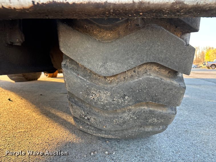 image for item DT0084 2006 Roadtec MTV-1000C material transfer vehicle